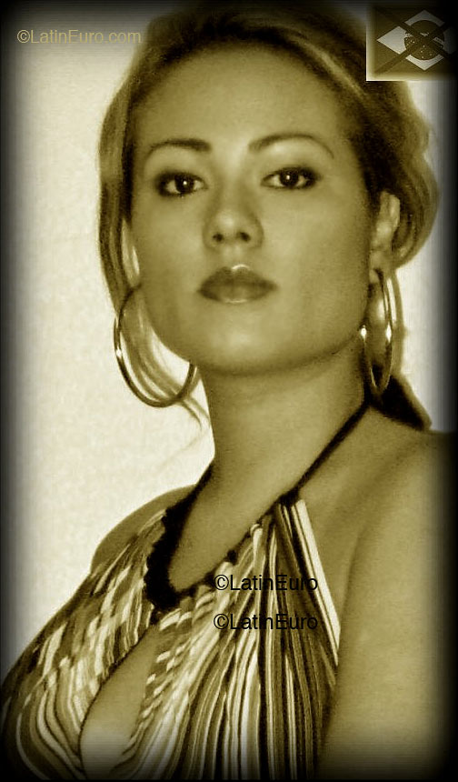 Date this nice looking Brazil girl Carolina from Santos B1596