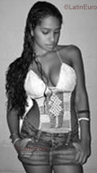 Date this nice looking Brazil girl Adriana from Feira de Santana B2479