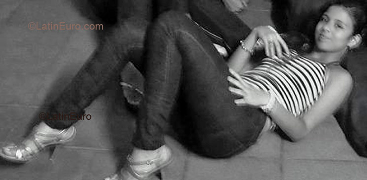 Date this attractive Brazil girl Sara from  B2491