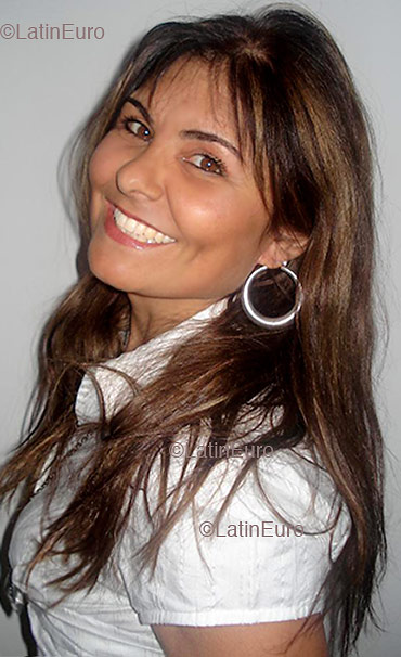 Date this young Brazil girl Maria from Curitiba B2496