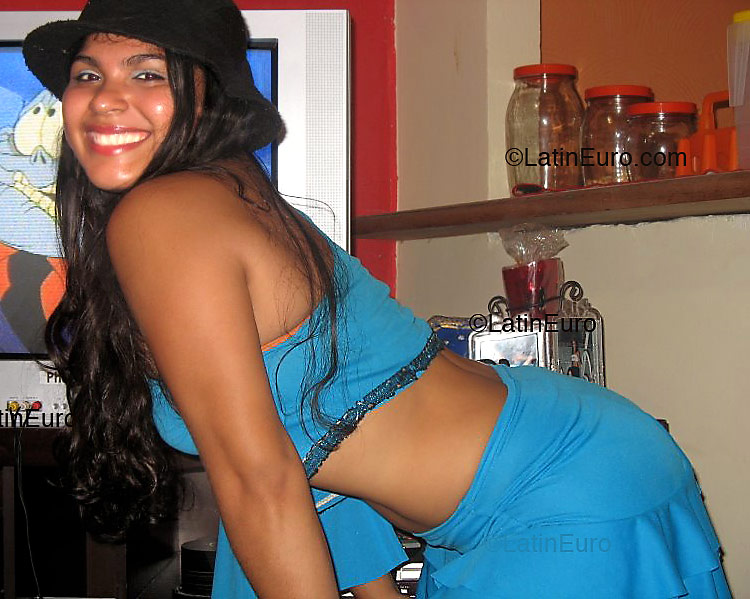 Date this attractive Brazil girl Tatiane from MANAUS B2543