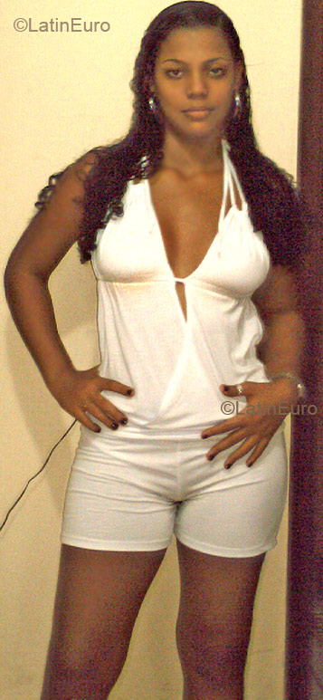 Date this hard body Brazil girl Caroline from SALVADOR B2558