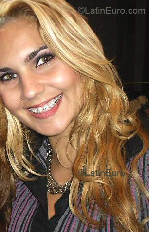 Date this happy Brazil girl Monalisa from CAMPINA GRANDE B2584