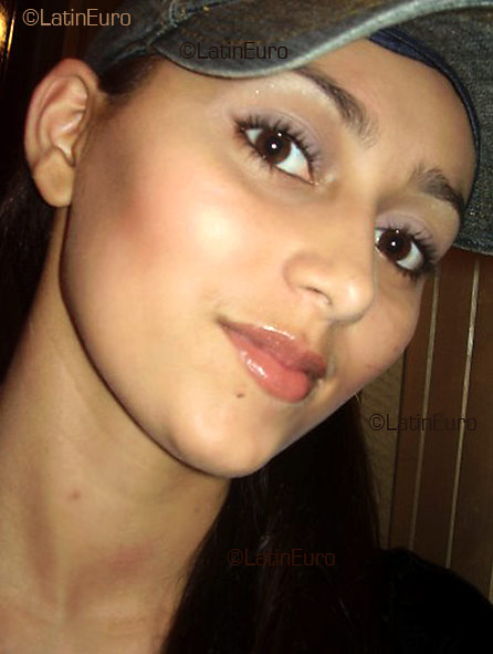 Date this attractive Brazil girl Hadala from VERA B2637