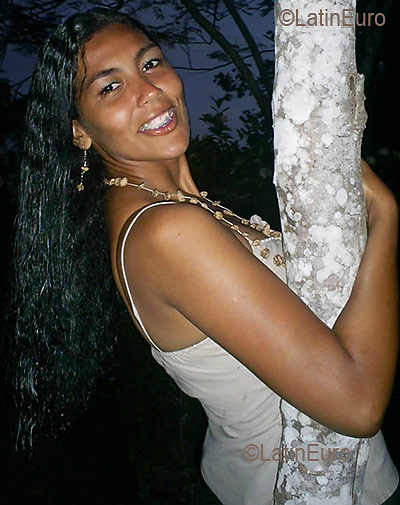 Date this voluptuous Brazil girl Nilvane from BARCARENA B2711