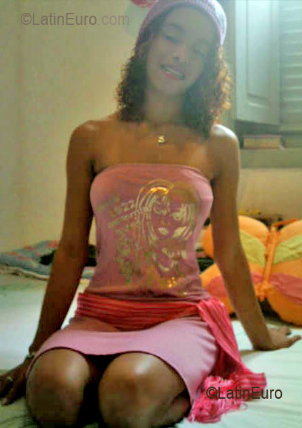 Date this good-looking Brazil girl Susy from RIO DE JANEIRO B2723