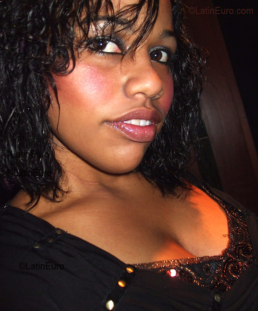 Date this charming Spain girl Viviane from  B2745