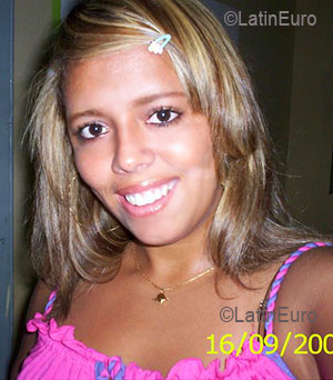 Date this attractive Brazil girl Adryana from RIO DE JANEIRO B2792
