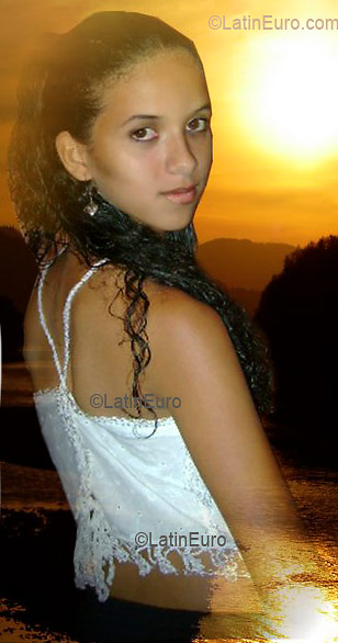 Date this georgeous Brazil girl Eliane from CARATINGA B2806