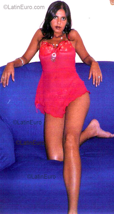 Date this sensual Brazil girl Valeska from CARATINGA B2813