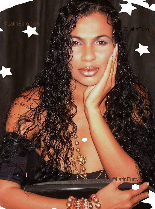 Date this nice looking Brazil girl Luz from PETROLINA B2820