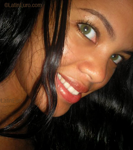Date this happy Brazil girl Suzana from SALVADOR B2841