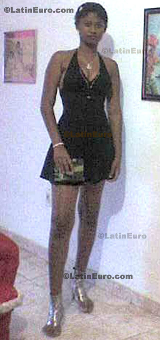 Date this voluptuous Brazil girl Thais from Rio de Janeiro B287