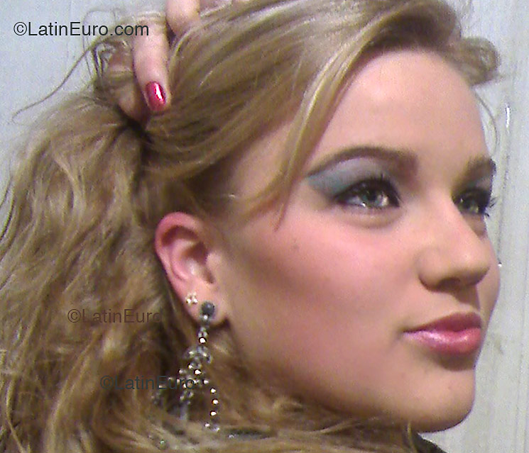 Date this georgeous Brazil girl Priscila from SANTA CRUZ DO SUL B2889