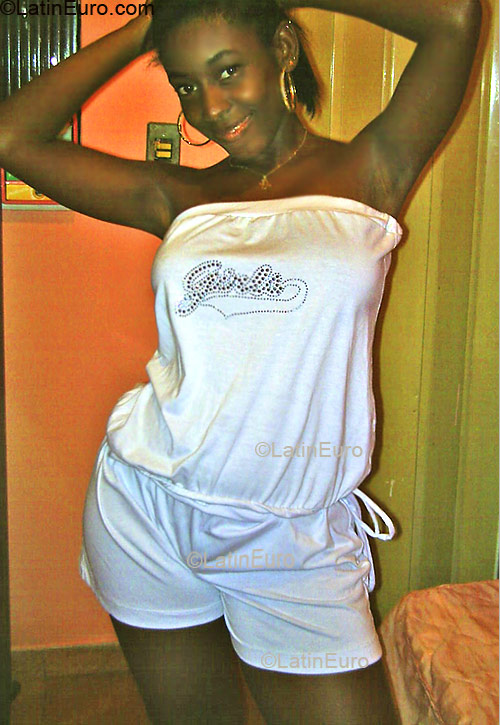 Date this nice looking Brazil girl Thamyres from RIO DE JANEIRO B2946