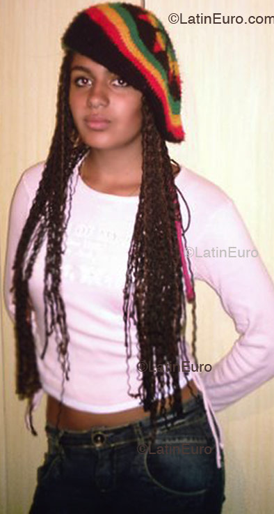 Date this charming Brazil girl Bruna from CURITIBA B3017