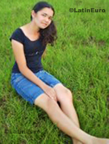 Date this beautiful Brazil girl Josiane from Campo Verde B306
