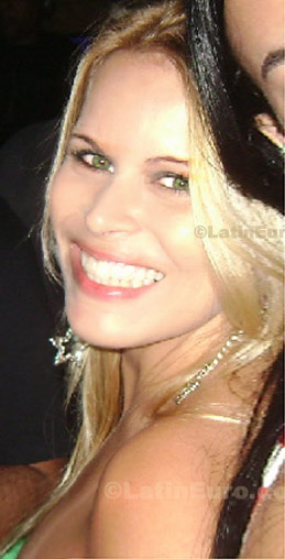 Date this beautiful Brazil girl Naiara from Divinopolis B31