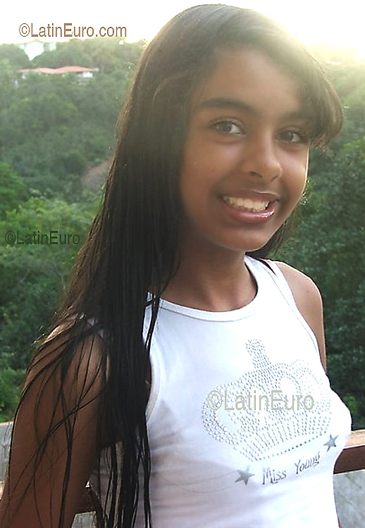 Date this nice looking Brazil girl Jessiane from  B3100