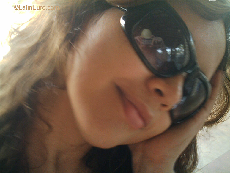 Date this nice looking Brazil girl Cintia from FORTALEZA B3115