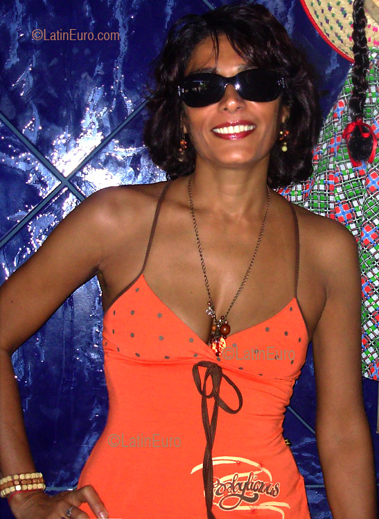 Date this attractive Brazil girl Magali from SALVADOR B3149