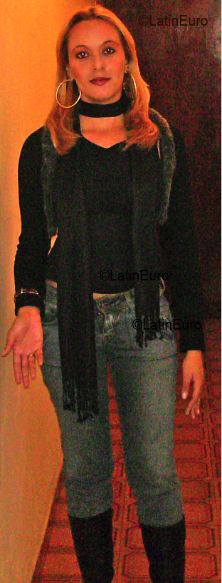 Date this gorgeous Brazil girl Graziely from GUARATINGUETA B3163