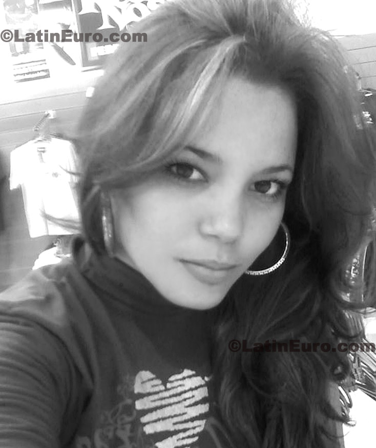 Date this athletic Brazil girl Dieine from Itu B317