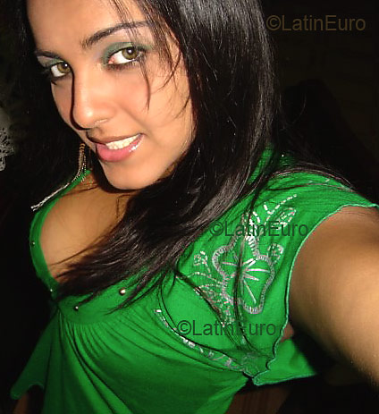 Date this voluptuous Brazil girl Debora from  B3195