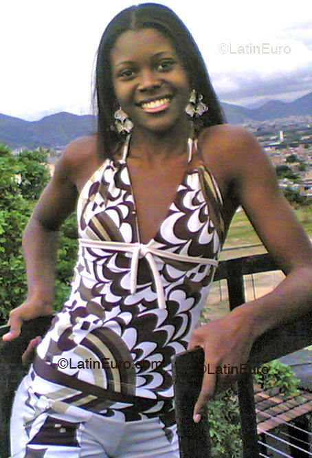 Date this hot Brazil girl Marcela from RIO DE JANEIRO B3229