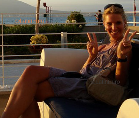 Date this athletic Brazil girl Amanda from BLUMENAU B3231