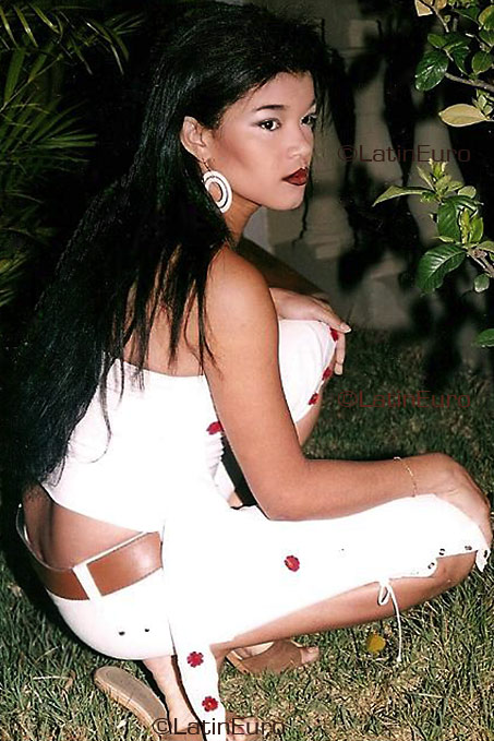 Date this exotic Brazil girl Kelma from CURITIBA B3370