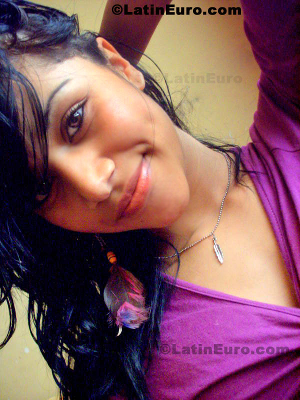 Date this funny Brazil girl Mariana from Ibirite B340