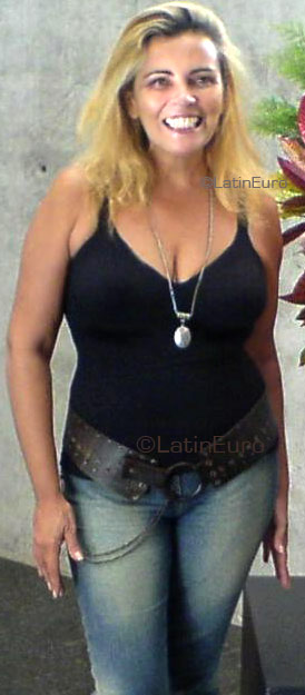 Date this voluptuous Brazil girl Lilia from RIO DE JANEIRO B3409