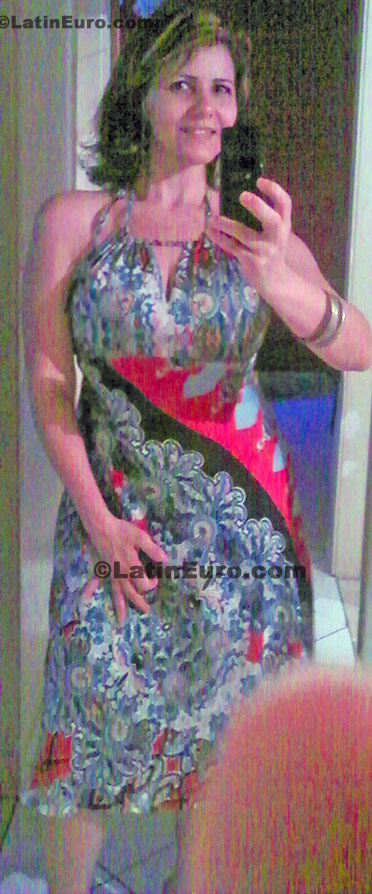 Date this nice looking Brazil girl Maria from Vitoria B345