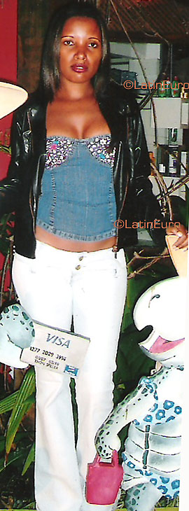 Date this attractive Brazil girl Michelle from SALVADOR B3503