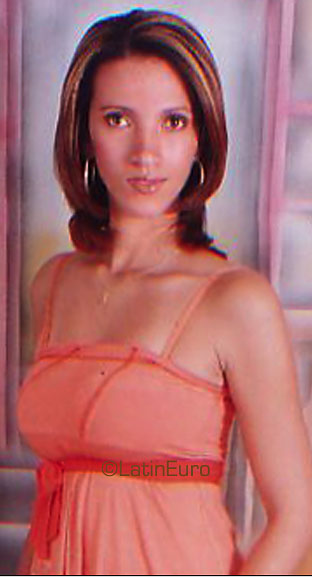 Date this cute Brazil girl Tatiara from RIO DE JANEIRO B3512
