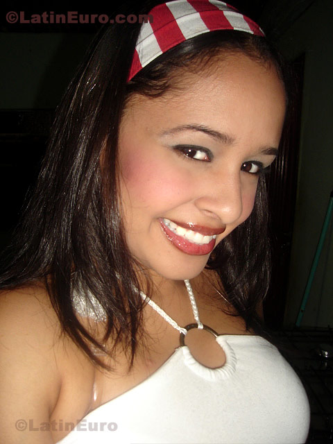 Date this delightful Brazil girl Erica from Curitiba B358