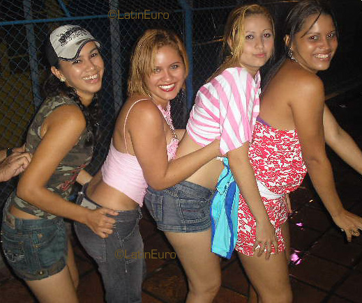 Date this beautiful Brazil girl Elida from  B3653