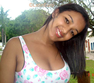 Date this funny Brazil girl Viviane from GOIANIA B3657