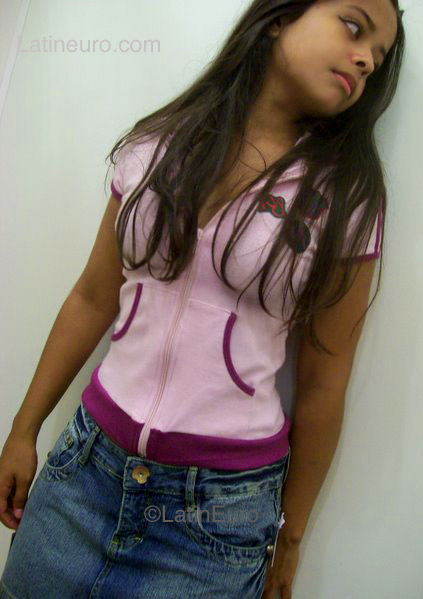 Date this nice looking Brazil girl Priscila from  B3727