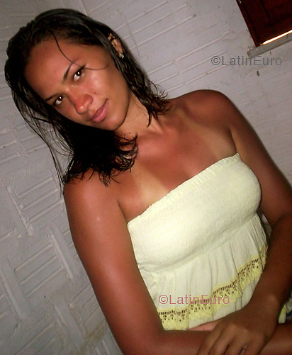 Date this nice looking Brazil girl Elisabeth from  B3777
