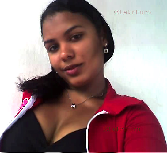 Date this gorgeous Brazil girl Yallen from  B3816