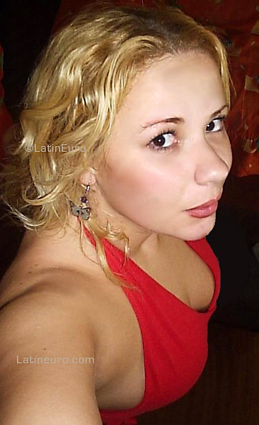 Date this voluptuous Brazil girl Cristiane from JOINVILLE B3820