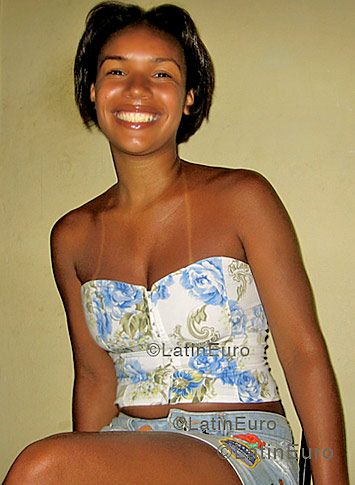 Date this attractive Brazil girl Nane from RIO DE JANEIRO B3837