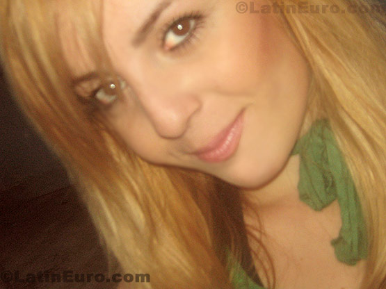 Date this happy Brazil girl Kenya from  B384