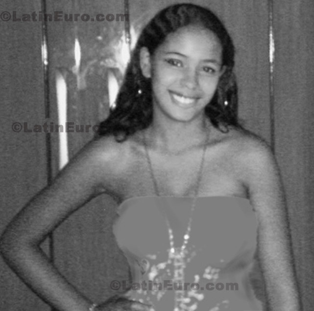 Date this fun Brazil girl Stefani from Igaracu Do Tiete B392