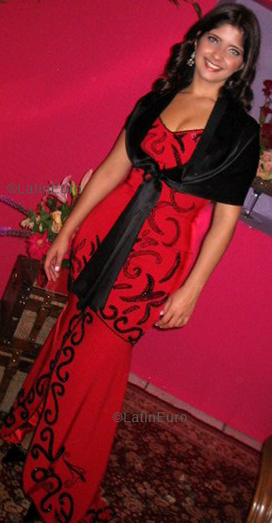 Date this athletic Brazil girl Aline from  B3936