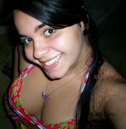 Date this happy Brazil girl Maiza from VALADARES B4030