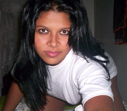 Date this pretty Brazil girl Ana from GOIANIA B4039