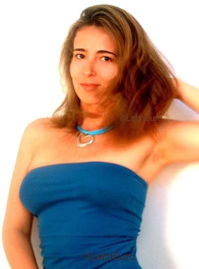 Date this happy Brazil girl Claudia from RIO DE JANEIRO B4055